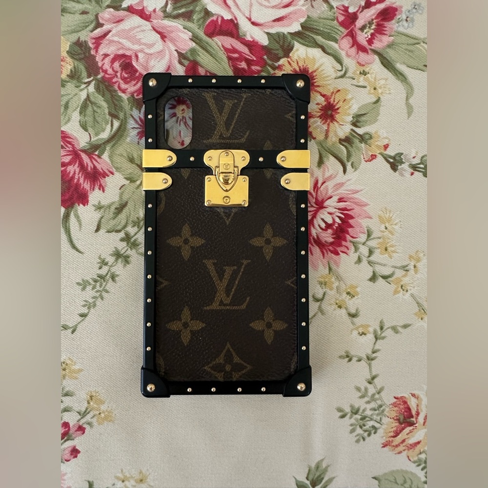 Authentic 2018 Louis Vuitton Monogram Eye-Trunk iPhone X Case.